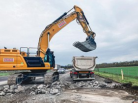 Foto von Bagger Sanierung Südautobahn