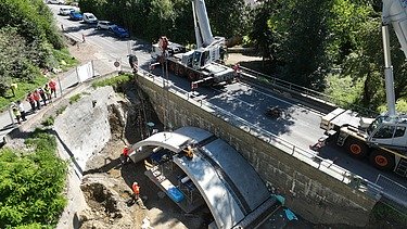 Foto von Neuer Geh- und Radweg mit zwei Fertigteilbrücken