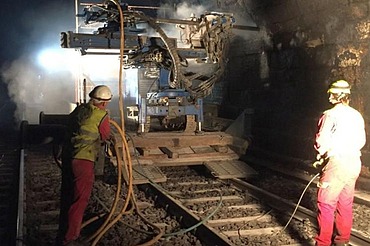 Foto von der Sanierung des Karawanken-Eisenbahntunnels