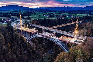 Bild der Brückenbauarbeiten an der Echelsbacher Brücke