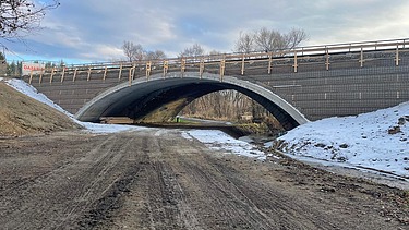 Foto von Neuer Geh- und Radweg mit zwei Fertigteilbrücken