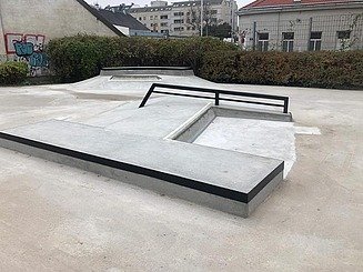 Foto einer Skateanlage aus Beton