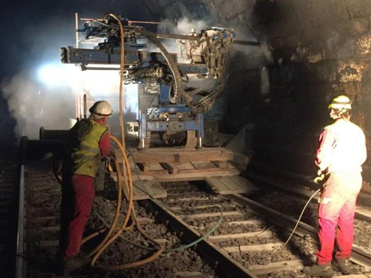 Foto von der Sanierung des Karawanken-Eisenbahntunnels