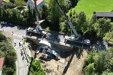 Foto von Neuer Geh- und Radweg mit zwei Fertigteilbrücken