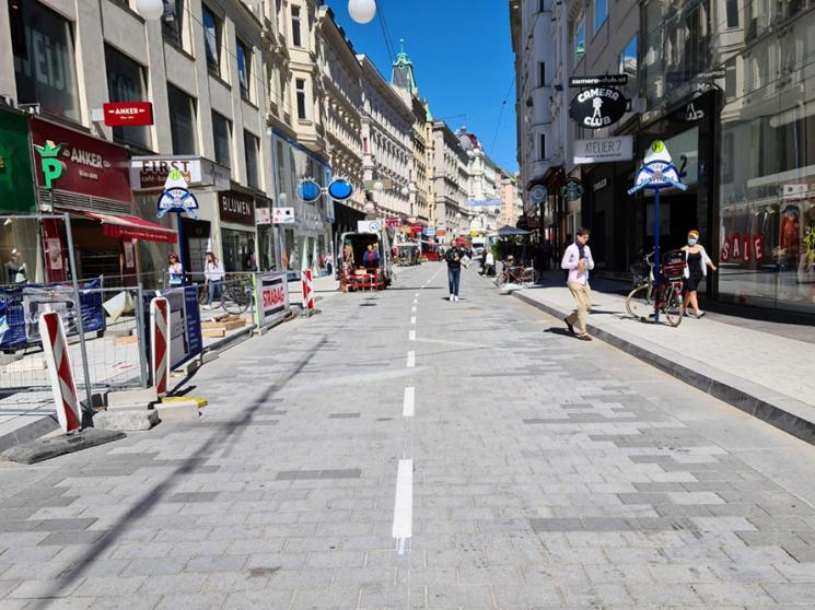 Begegnungszone in der Neubaugasse Foto von Begegnungszone in der Neubaugasse