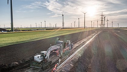 Foto von Windkraftwerken