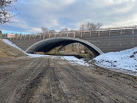 Foto von Neuer Geh- und Radweg mit zwei Fertigteilbrücken