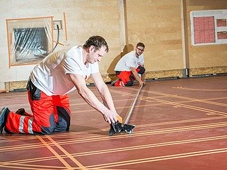 Foto von Arbeiten am Sportboden